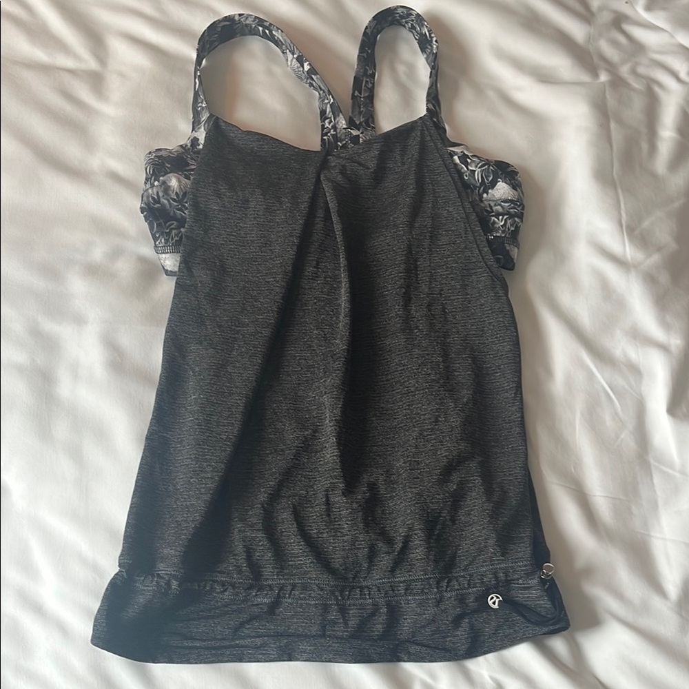 Lululemon sz 6 top
